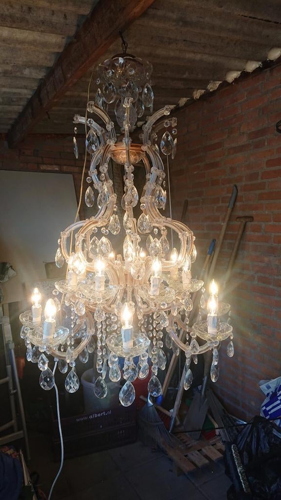 Grand lustre en verre  lourd, Enlèvement