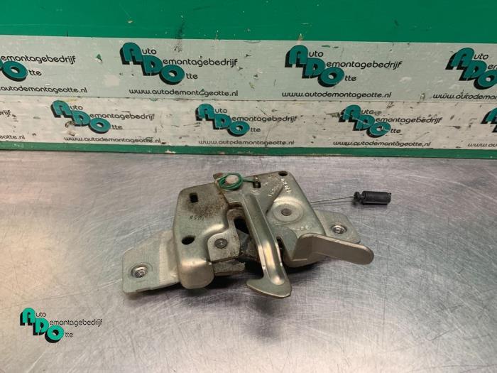 Mécanique de verrouillage capot d'un Renault Clio (Clio 3 0, Autos : Pièces & Accessoires, Renault, -, 3 mois de garantie, Utilisé