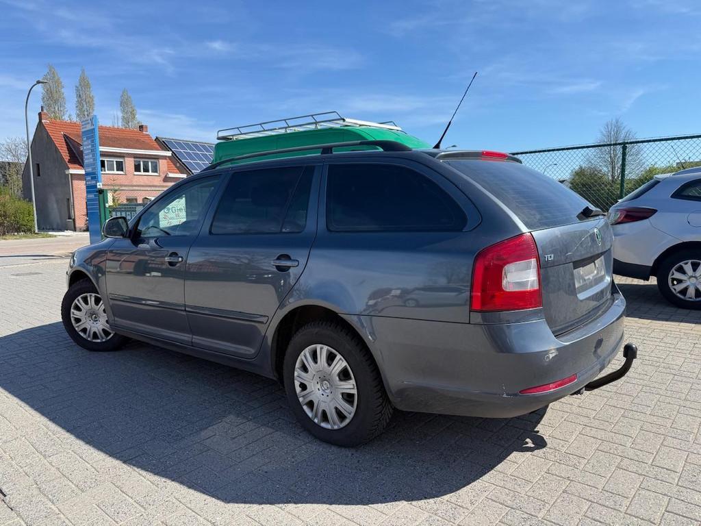 Skoda Octavia Combi 1.6 TDI Airco ONLY EXPORT, Autos, Skoda, Achat, Entreprise, Boîte manuelle, 5 portes