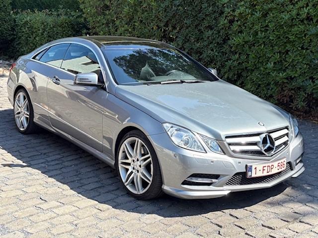 Mercedes -Benz E220, Auto's, Automaat, Zwart, 4 cilinders, Diesel