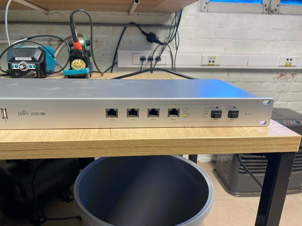 Routeur Ubiquity Unify USG-PRO-4, Enlèvement, Utilisé, Routeur, Ubiquiti