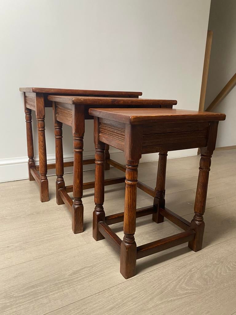 Set van 3 eiken nesttafeltjes – Engelse stijl, Enlèvement