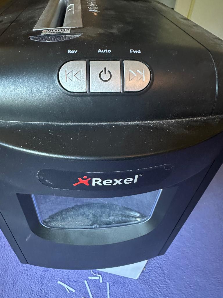 PAPIER VERSNIPPERAAR, Ophalen, Zo goed als nieuw