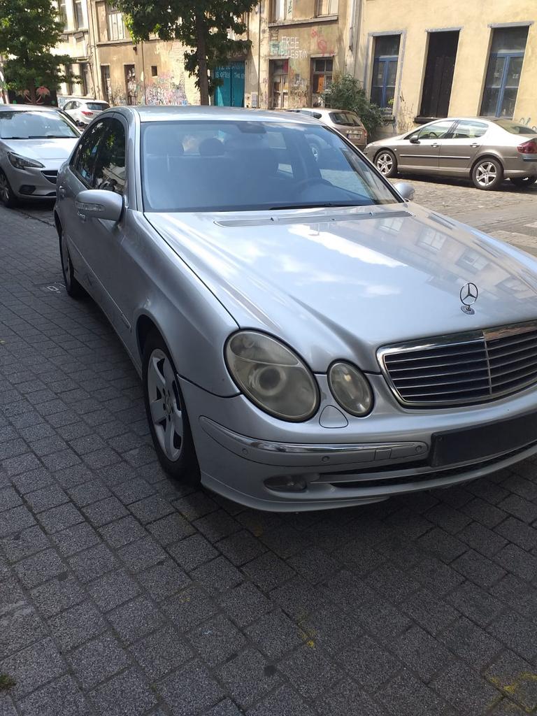 Mercedes E 220 2.2D 2004 330 000km, Autos, Mercedes-Benz, Argent ou Gris, Achat, Boîte manuelle, 5 portes