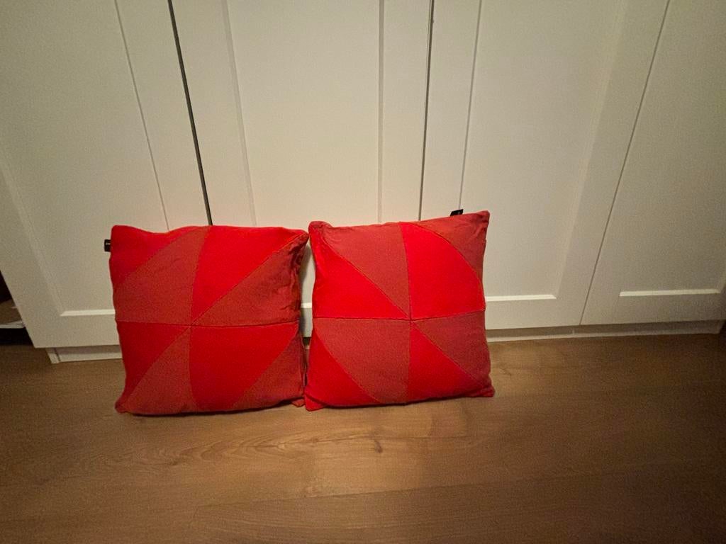 Sierkussen HAY in zeer goede staat, Huis en Inrichting, Ophalen, Zo goed als nieuw, Rood, Vierkant
