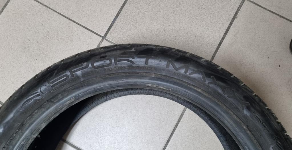 un pneu Dunlop Sport Maxx RT 225x45x19, Enlèvement