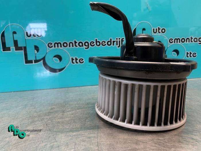 Moteur de ventilation chauffage d'un Toyota Corolla (Corolla, Autos : Pièces & Accessoires, Autres pièces automobiles, Toyota