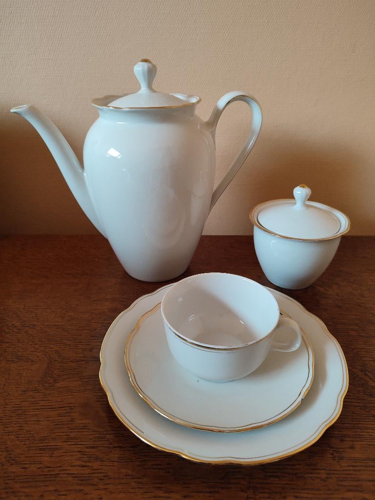 Porseleinen servies met gouden randje, 106 delig, schadevrij, Maison & Meubles, Service complet, Enlèvement, Utilisé, Autres styles