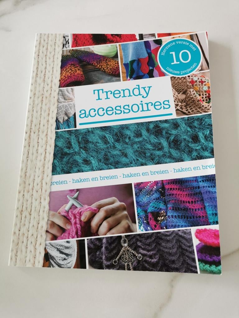 Trendy accessoires boek breien en haken, Hobby en Vrije tijd, Ophalen of Verzenden, Breien