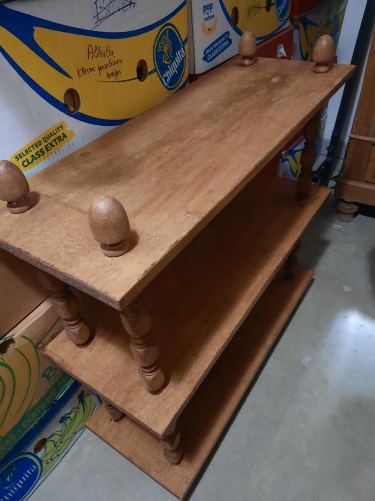 Antiek houten rek 3 leggers. 10 euro, Huis en Inrichting, Ophalen