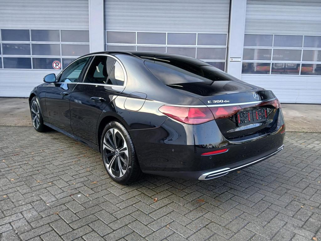Mercedes-Benz E-Klasse 300 DE Berline Luxury Line | Distroni, Auto's, Mercedes-Benz, Automaat, 4 deurs, Zwart, Plug-in hybride