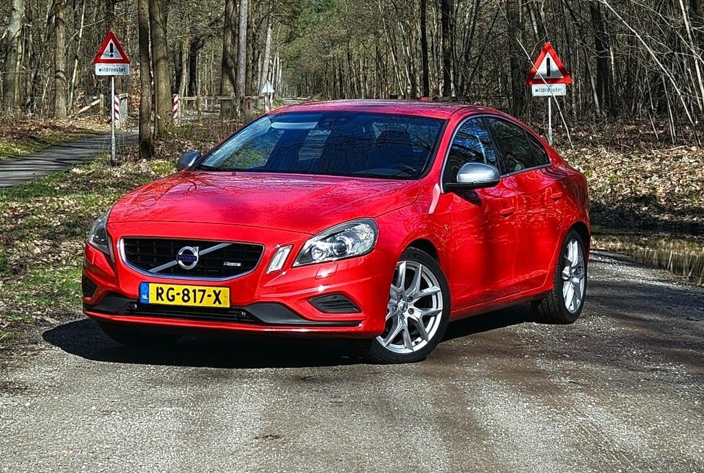 Volvo S60 R-Design T4 2011 Rood, Autos, Volvo, Particulier, S60, ABS, Caméra de recul, Airbags, Air conditionné, Alarme, Bluetooth