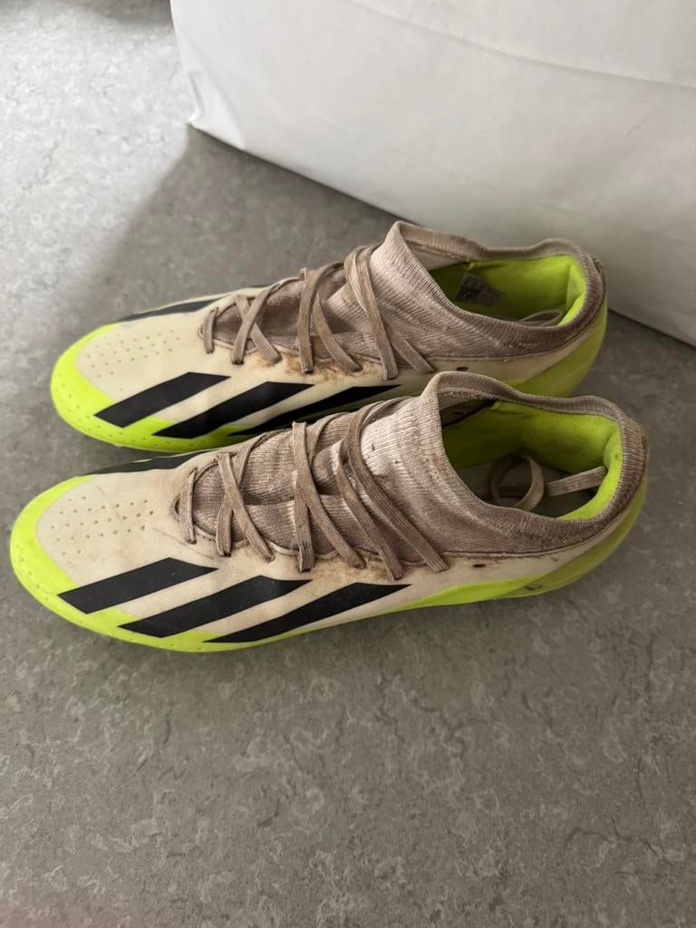 Adidas voetbalschoenen 44, Ophalen of Verzenden, Zo goed als nieuw