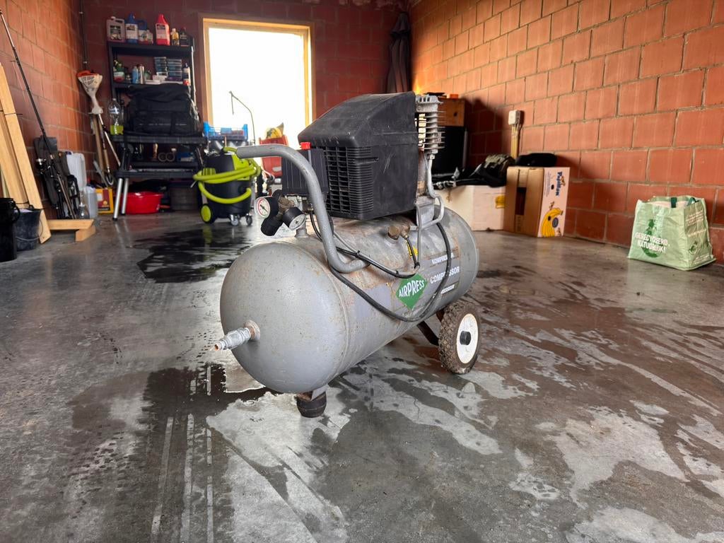 AIRPRESS compressor DEFECTE DRUK REGELAAR - MOET WEG, Ophalen
