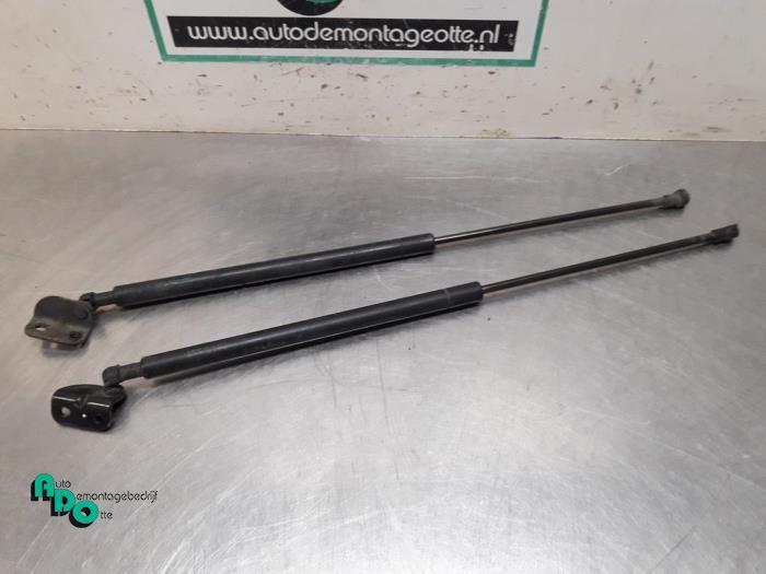 Amortisseur kit capot moteur d'un Kia Sorento (Sorento 03-), Kia, -, 3 mois de garantie, Utilisé