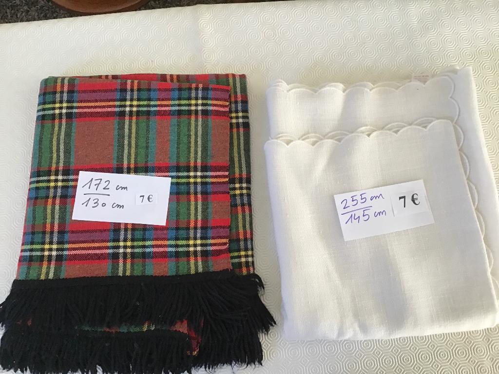2 nappes en très bon état pour seulement 7 euros/pièce, Maison & Meubles, Nappes, Enlèvement ou Envoi, Comme neuf