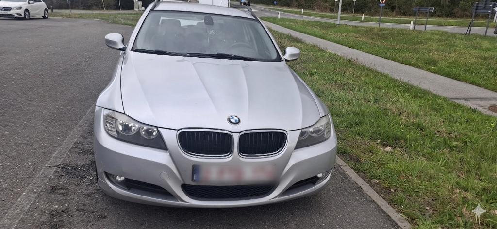 BMW 318D, Autos, BMW, Particulier, Série 3, Diesel, Euro 5, Break, 5 portes, Boîte manuelle, Argent ou Gris, Noir, Cuir, Enlèvement