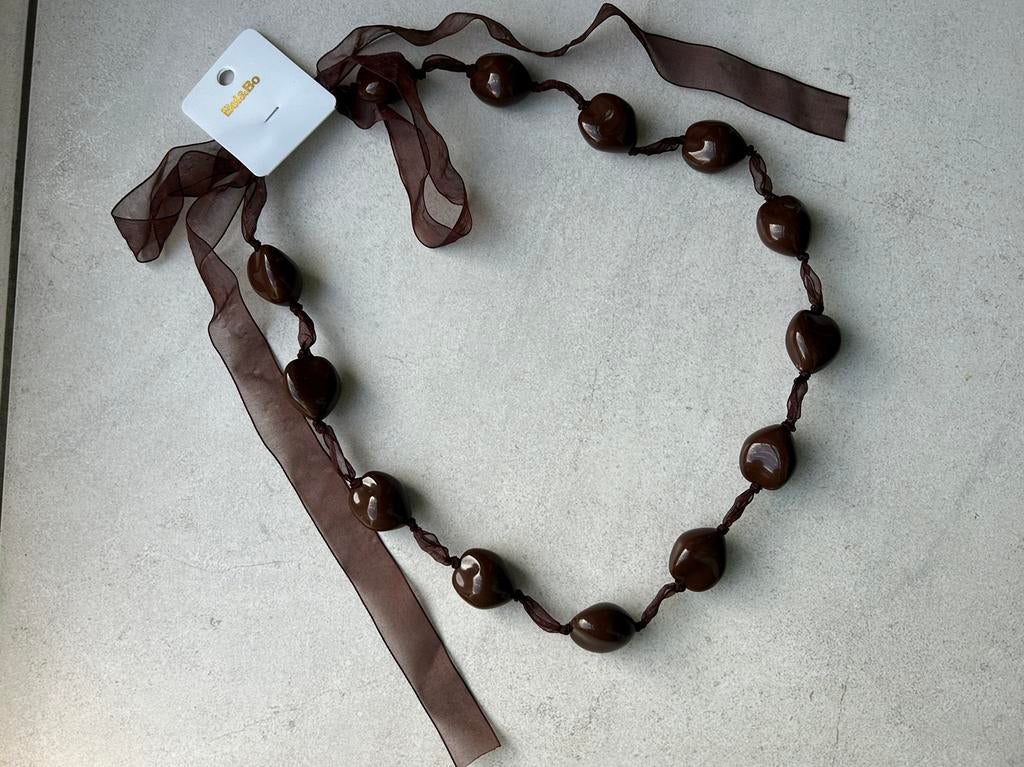 Ketting met parels in chocoladebruin, Bijoux, Sacs & Beauté, Colliers, Neuf, Enlèvement ou Envoi, Réglable, Synthétique