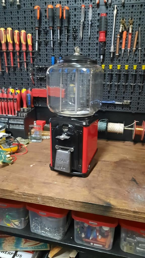 Distributeur automatique de chewing-gum, Enlèvement