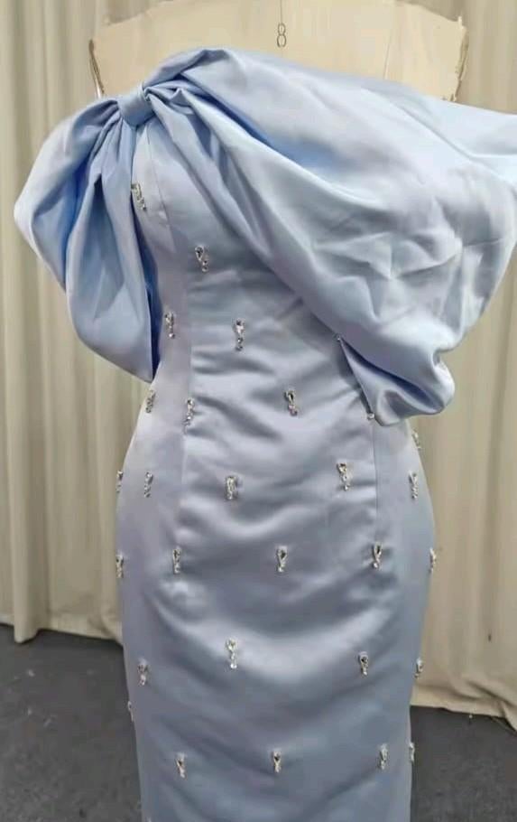 Prachtige tweedehands jurk - klaar om te stralen, Blauw, Nieuw, Ophalen of Verzenden, Onder de knie