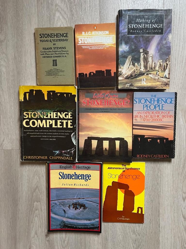 Collection de 14 livres : 8 sur Stonehenge et 4 connexes, Enlèvement ou Envoi, Utilisé, Autres sciences