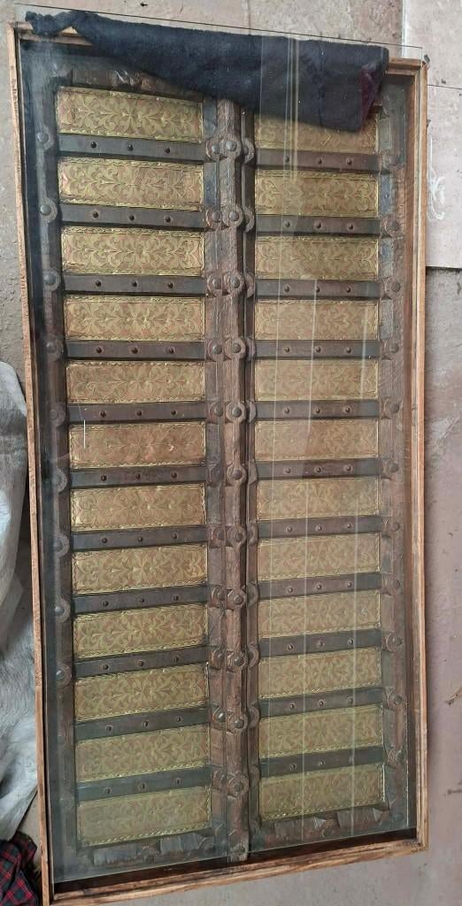 Antieke salontafel van Oosterse deur met glas, Ophalen, Gebruikt, 50 tot 100 cm, Glas