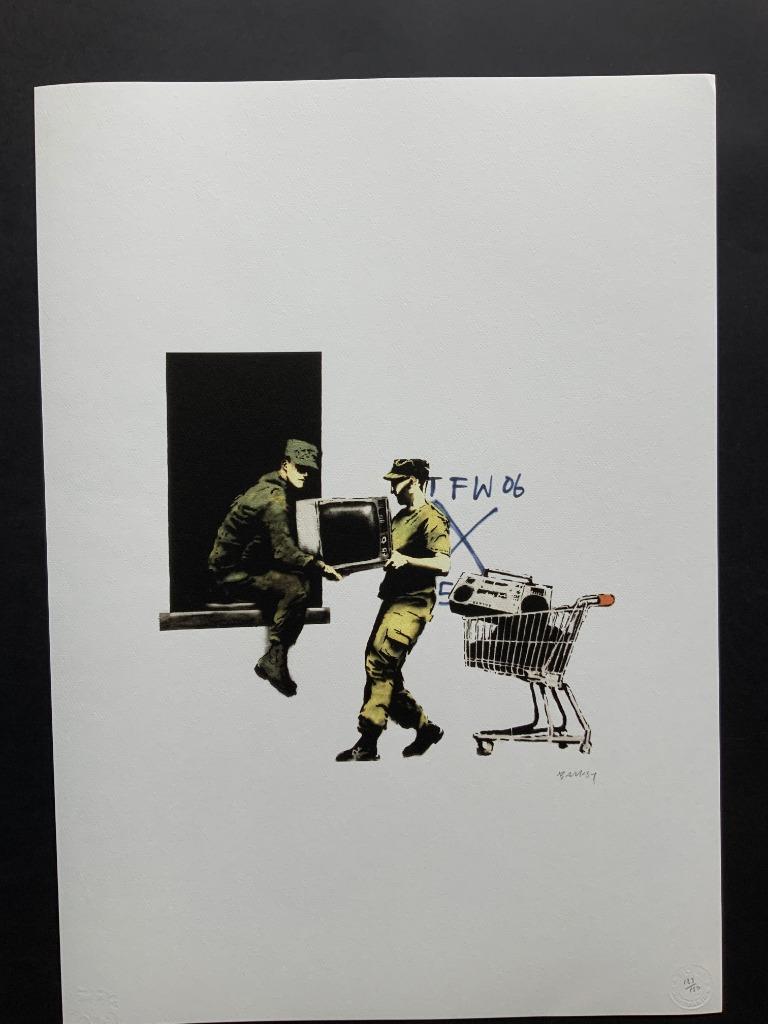 BANKSY LOOTING SOLDIERS litho op groot formaat, Ophalen of Verzenden