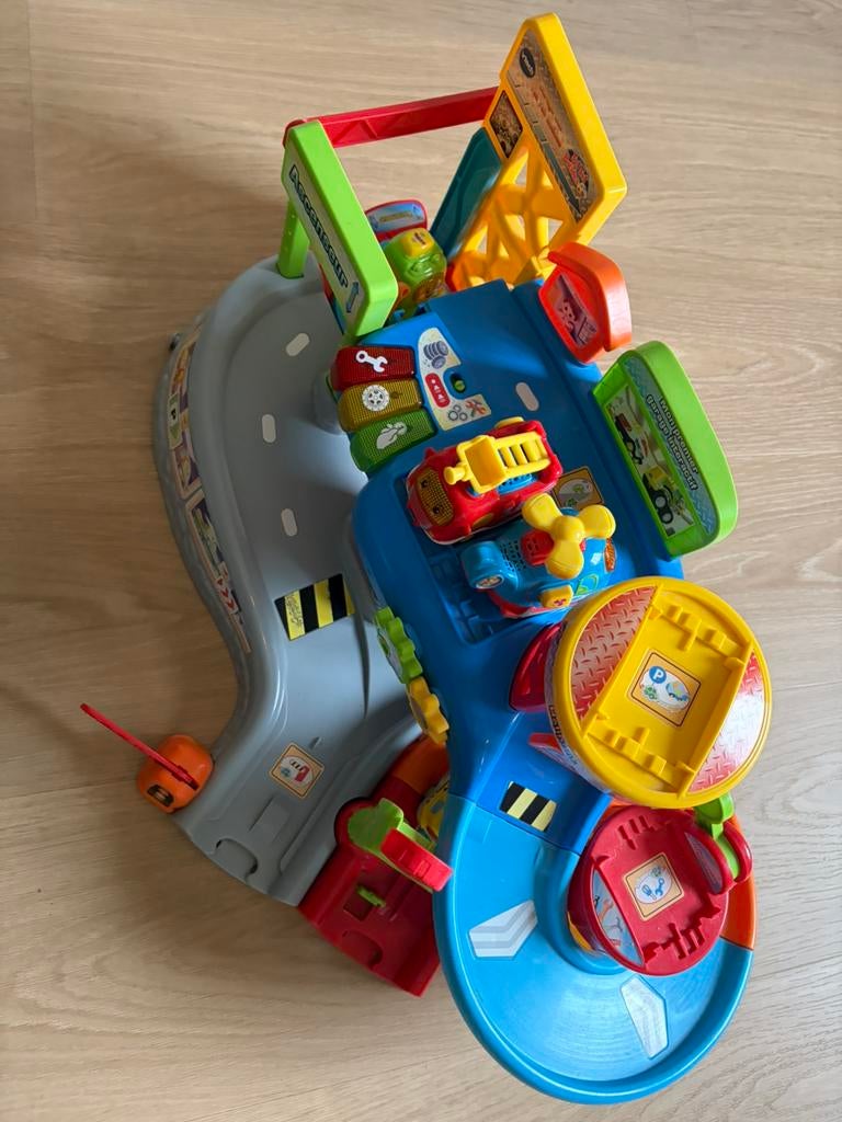 Vtech - tut tut - garage - franstalig/francais, Ophalen, Gebruikt