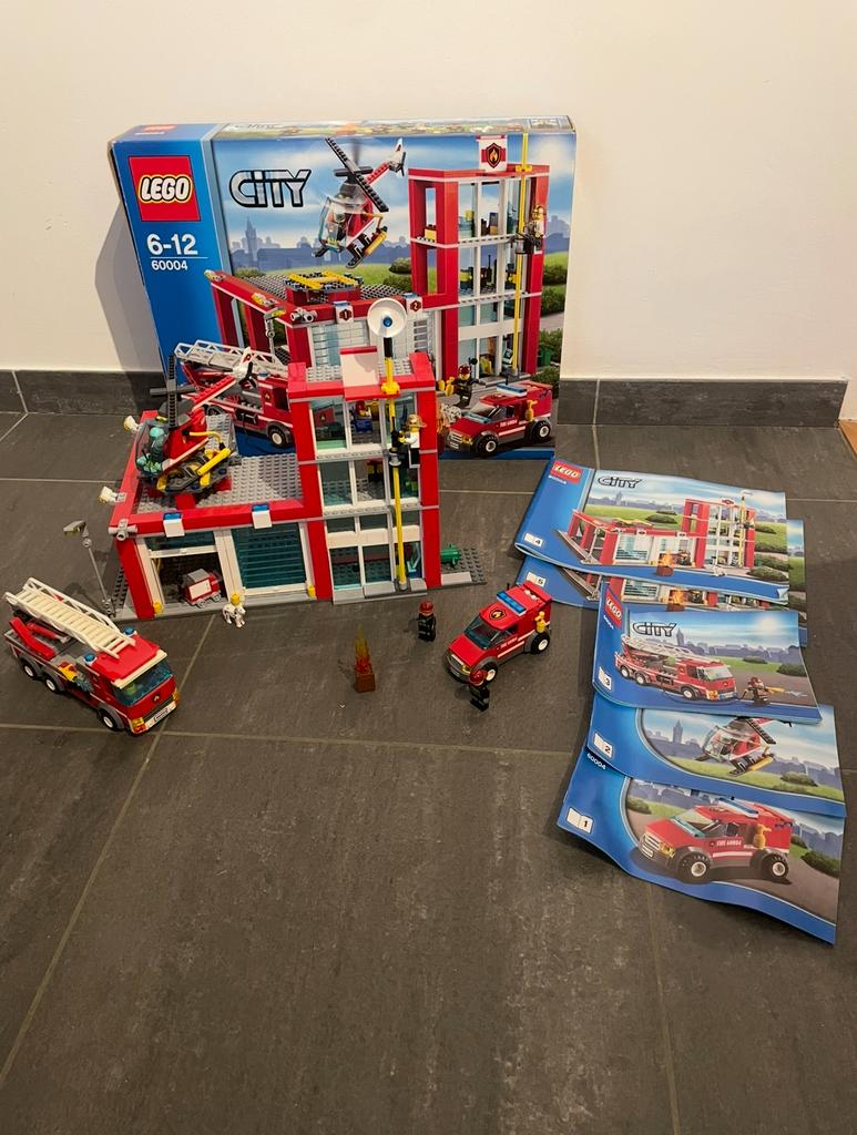 Lego brandweerkazerne + 3 extra setjes, Ophalen, Zo goed als nieuw, Lego
