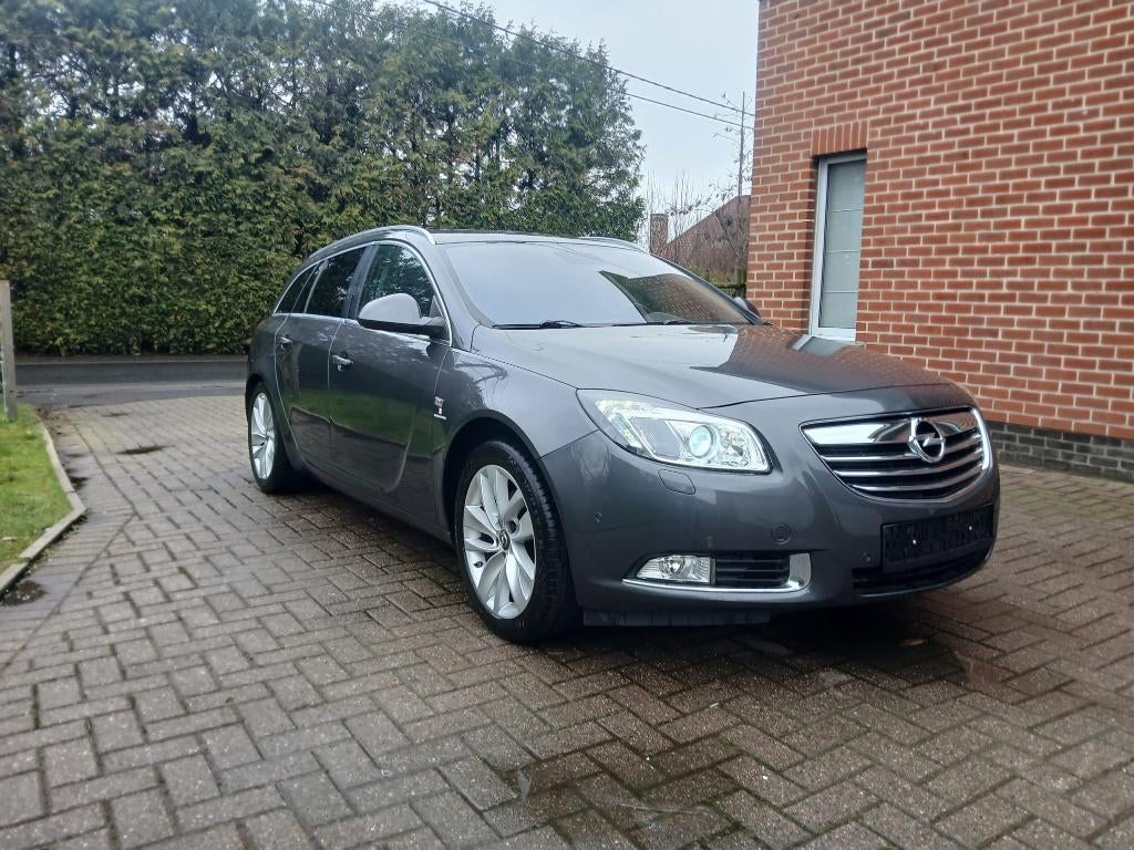 Opel Insignia sport Tourer benzine, Voorwielaandrijving, Euro 5, Zwart, 4 cilinders