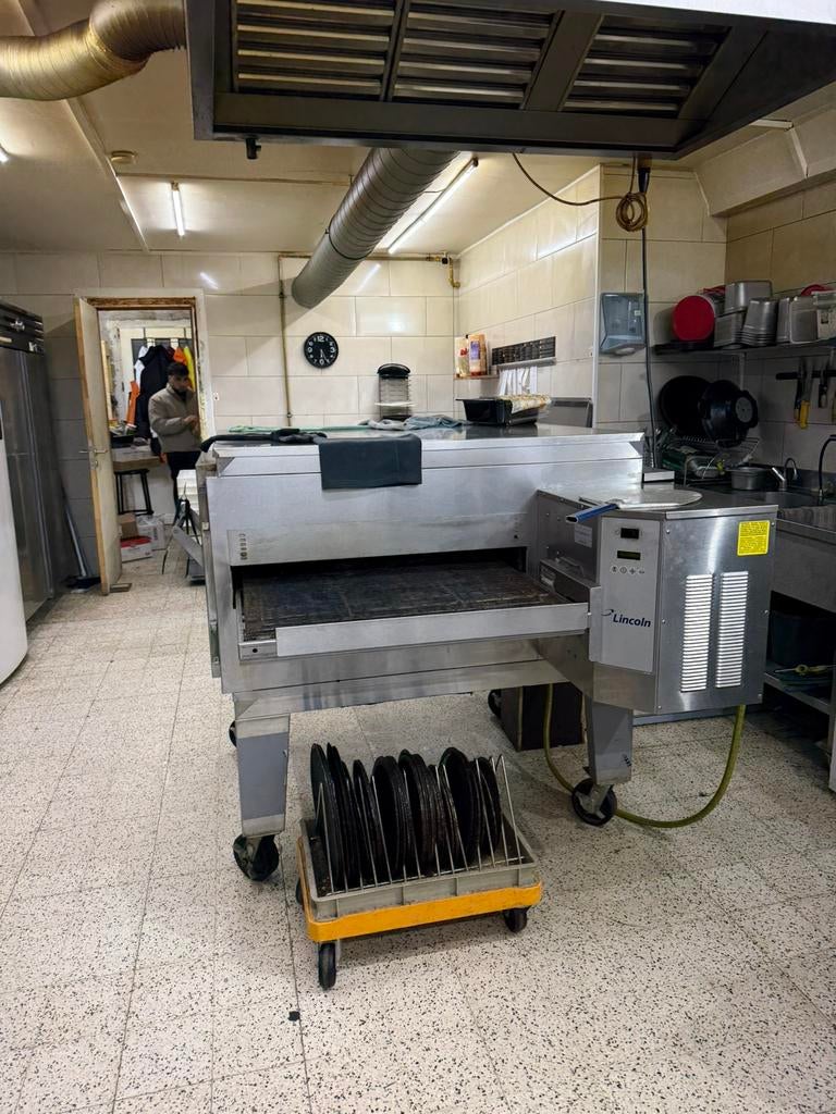 Pizza zaak over te nemen, Enlèvement