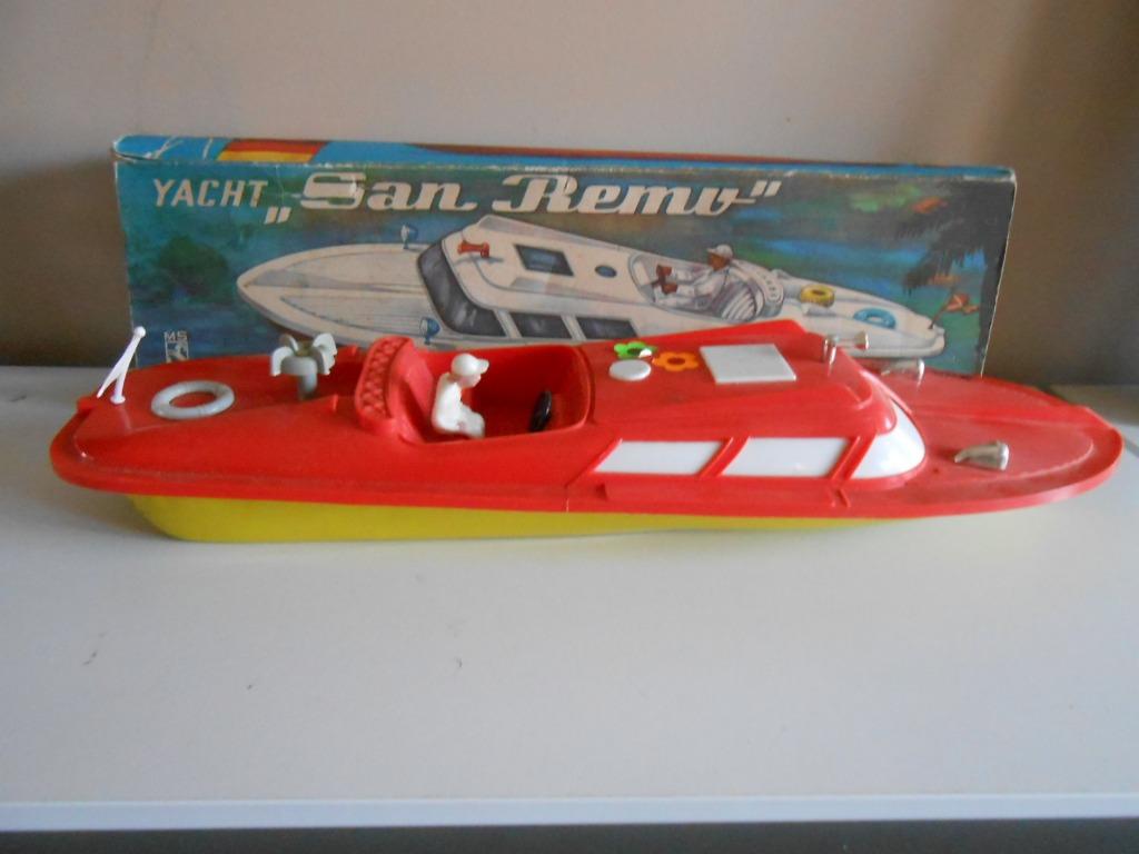 Oud speelgoed speedboot San-Remo in hard plastiek .  ., Enlèvement ou Envoi