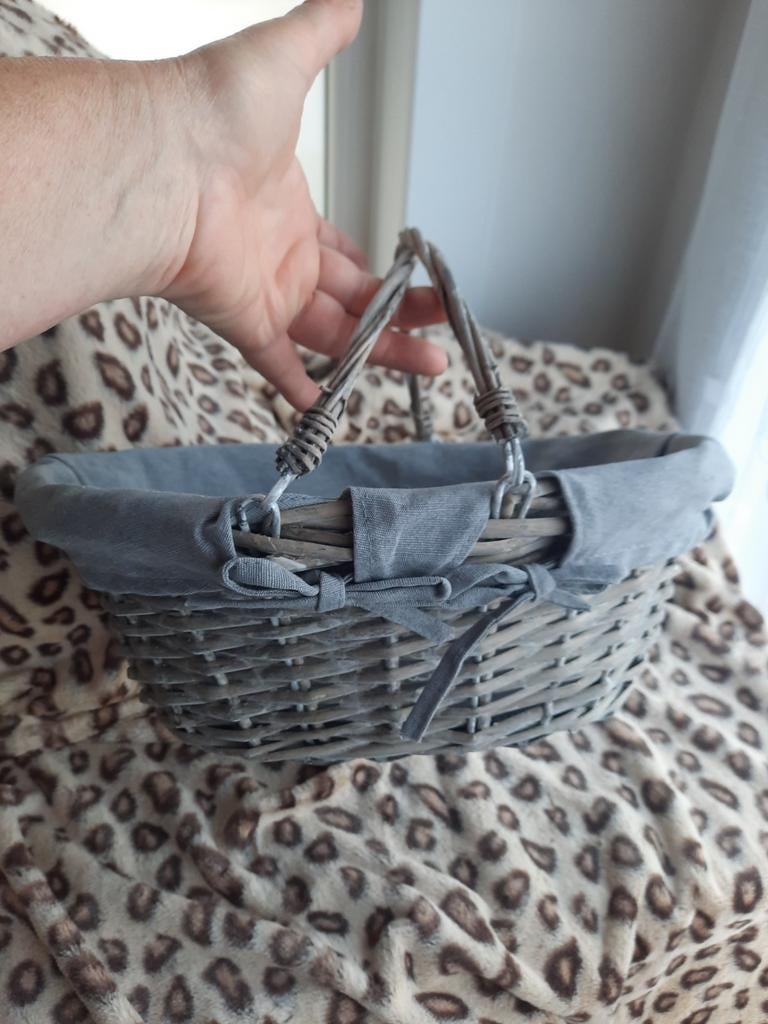 Panier en osier doublé NEUF