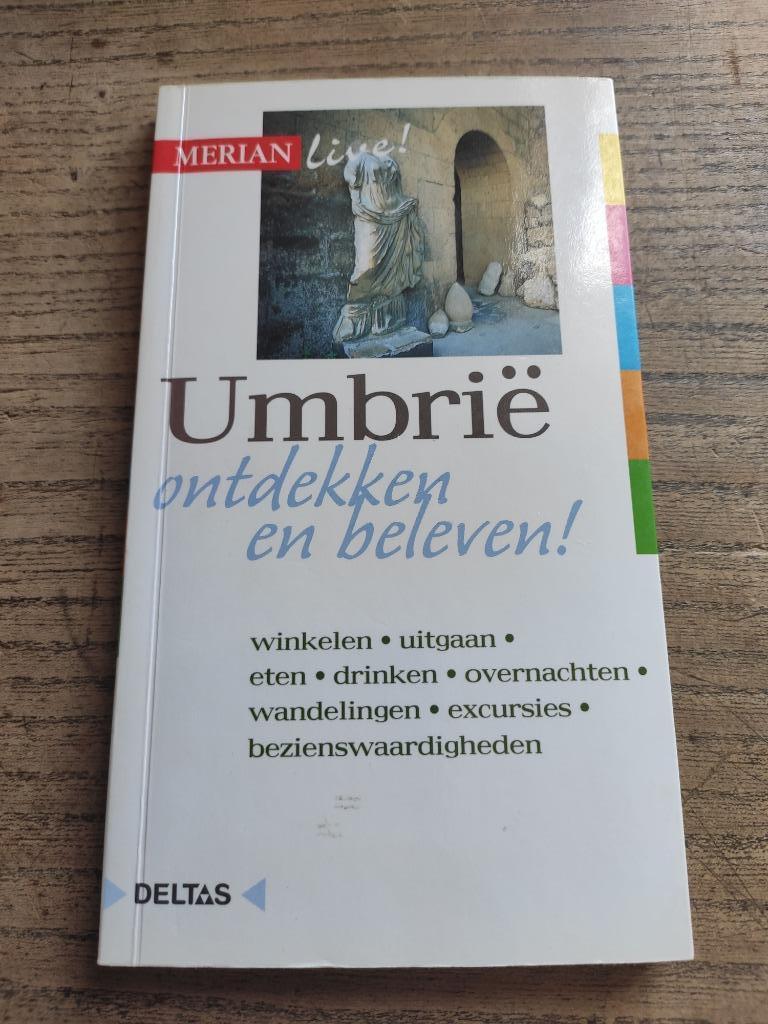Boek Umbrië ISBN 9789024377640, Boeken, Europa, Reisgids of -boek, Ophalen, Gelezen