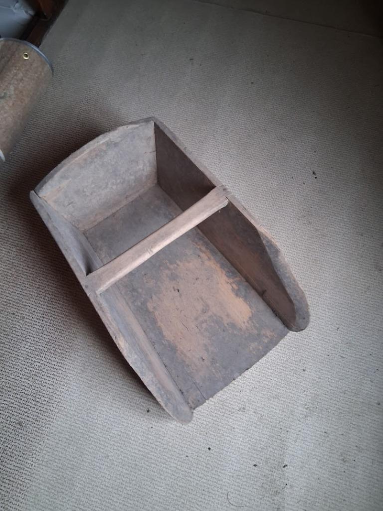 vieux seau en bois rural pour céréales, Enlèvement