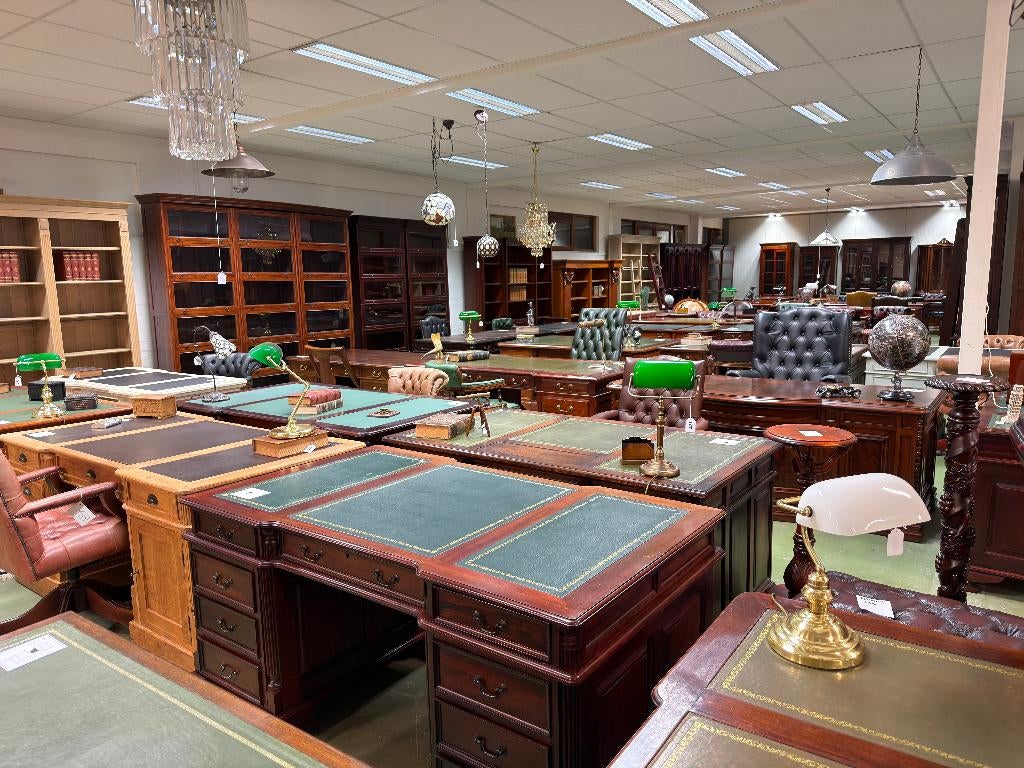 Ruime keuze Engelse antieke mahonie houten bureaus met leer, Huis en Inrichting, Bureaus, Ophalen, Hout, Zo goed als nieuw, Klassiek