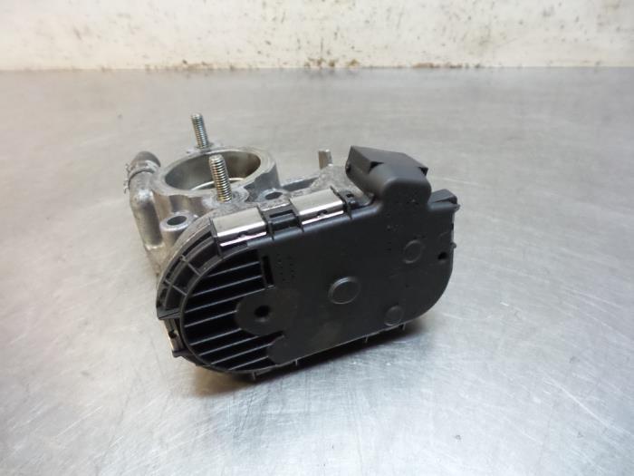 Gasklephuis van een Opel Corsa (Corsa C 00-), Gebruikt, -, -, Opel