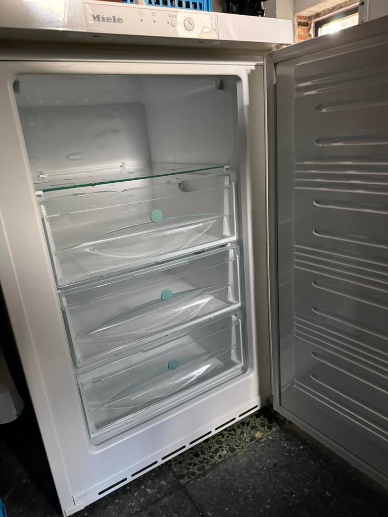 Tafeldiepvries Miele, Gebruikt, Minder dan 85 cm, Ophalen, Vrieskast
