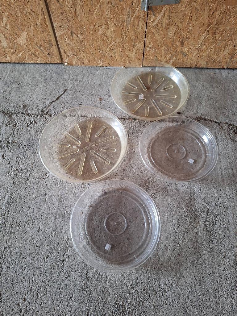 4 PVC-subpotten, Ophalen, Kunststof, Gebruikt, 40 cm of meer