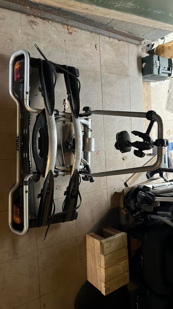 Porte-vélos Thule pour 2 vélos, Autos : Divers, Porte-vélos, Utilisé, Support d'attelage, 2 vélos, Enlèvement