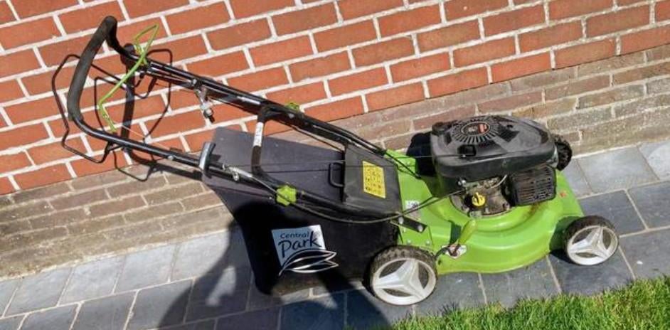 Benzine grasmaaier Central Park - zelftrekker, Tuin en Terras, Grasmaaiers, Ophalen, Cirkelmaaier, Gebruikt, 40 t/m 49 cm