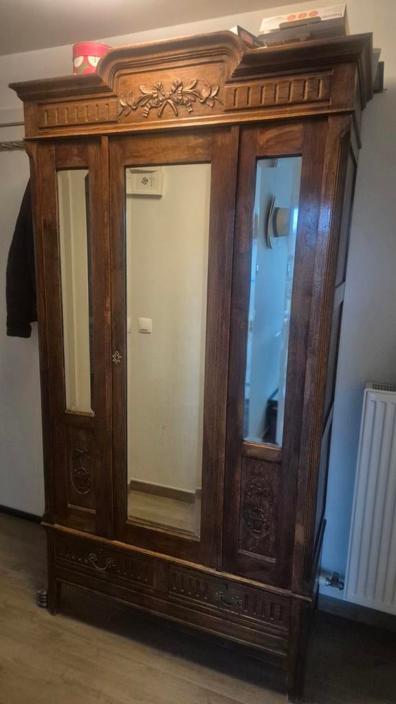 Grande armoire ancienne, Enlèvement