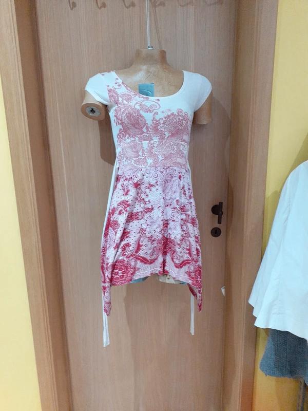 Robe mini Desigual beige & rouge – Taille XS / 34, Vêtements | Femmes, Robes, Rouge, Enlèvement ou Envoi, Au-dessus du genou, Taille 34 (XS) ou plus petite