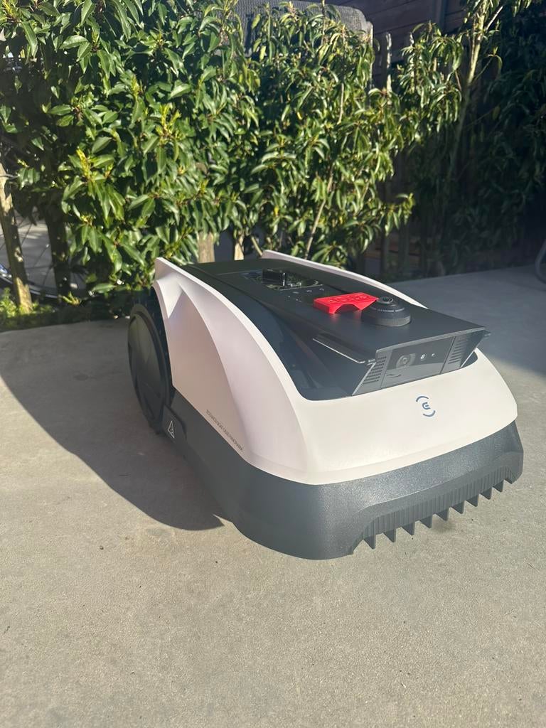 Robotgrasmaaier Ecovacs Goat met garage, Ophalen, Cirkelmaaier, Accu-grasmaaier, Zo goed als nieuw