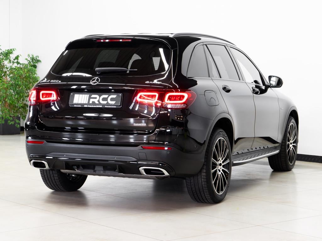 Mercedes-Benz GLC 300 e 4M AMG Night 20" PANORAMA Burmester, Auto's, Automaat, Gebruikt, 4 cilinders, Zwart