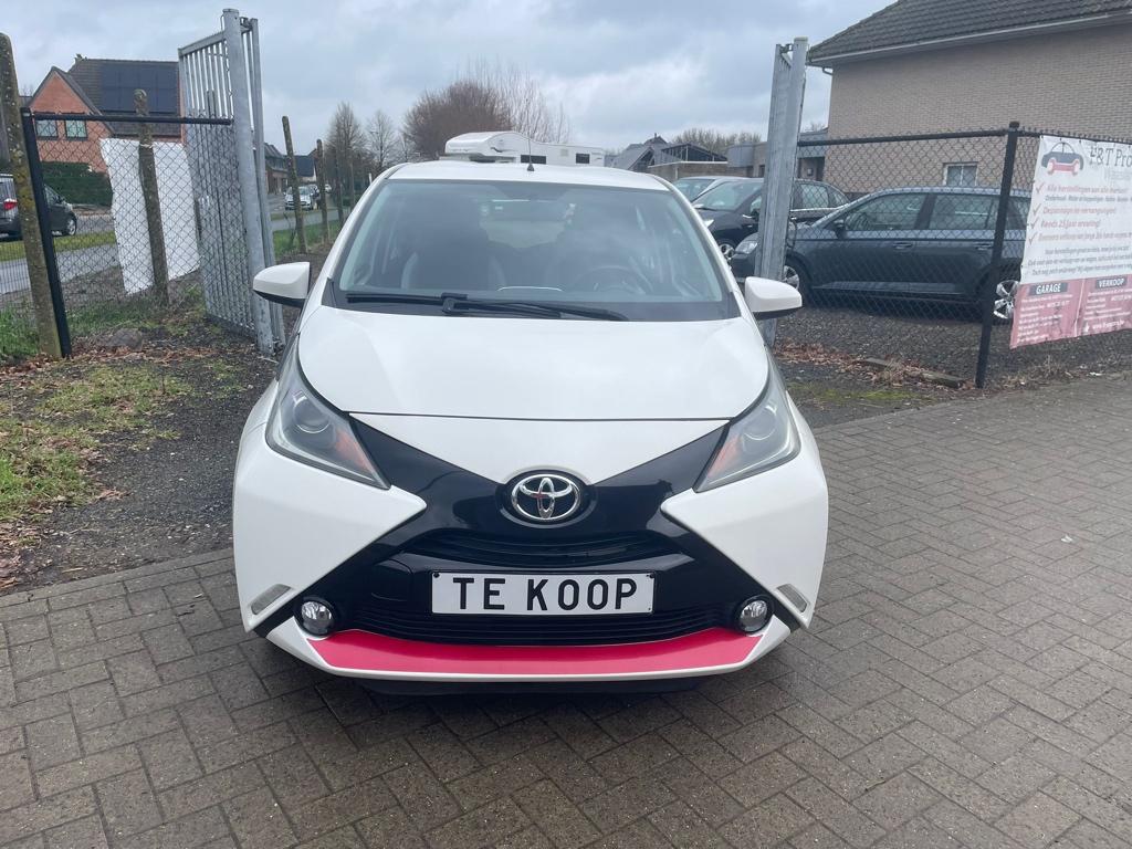 Toyota Aygo 1.0 benzine van 01/2015 met 112000km!, Auto's, Toyota, Voorwielaandrijving, Stof, Zwart, Wit