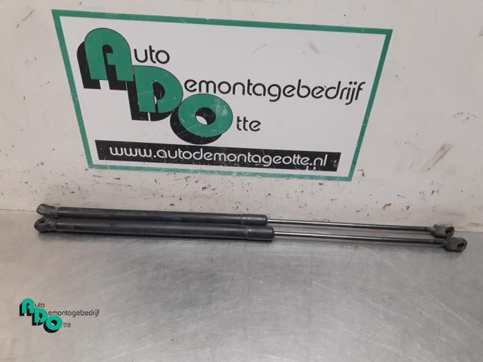 Set Gasdempers Achterklep van een Opel Corsa (Corsa D 07-), Gebruikt, -, -, Opel