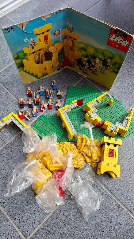 Lego 375 geel kasteel, Kinderen en Baby's, Speelgoed | Duplo en Lego, Ophalen of Verzenden, Gebruikt, Lego