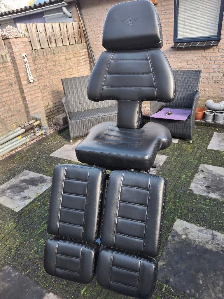 Tattoo stoel behandelstoel massage NIEUWSTAAT, Ophalen, Zo goed als nieuw, Massagetafel
