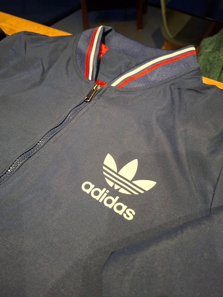 Adidas bomber jacket maat L navy blue, Ophalen, Maat 52/54 (L), Blauw, Nieuw